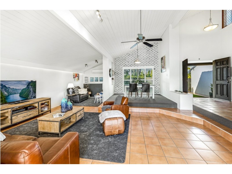 24 Mackay Close, Sorrento QLD 4217