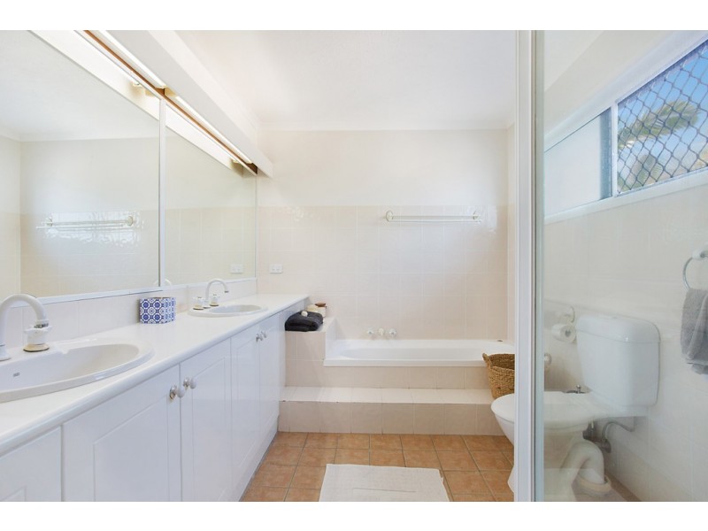 24 Mackay Close, Sorrento QLD 4217