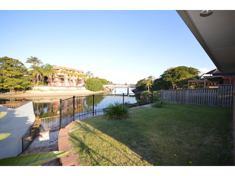 13 Le Mans Drive, Mermaid Waters QLD 4218