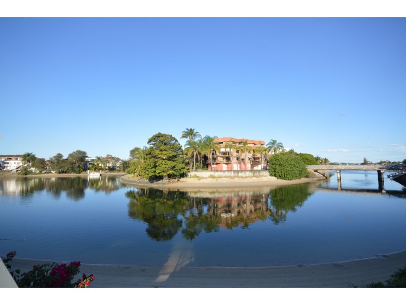 13 Le Mans Drive, Mermaid Waters QLD 4218