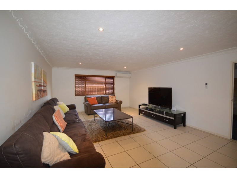 13 Le Mans Drive, Mermaid Waters QLD 4218