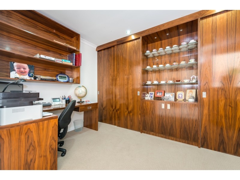 2136 Beaufort Way, Hope Island QLD 4212