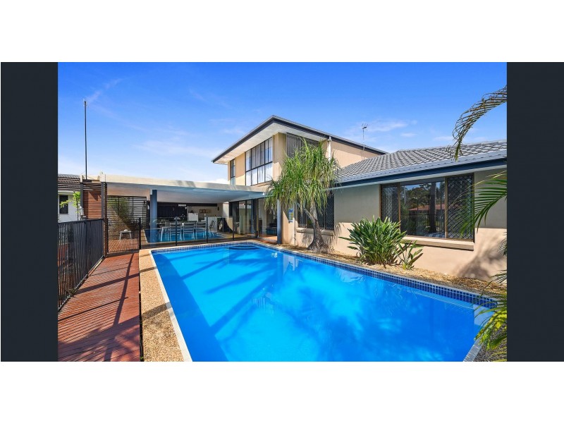 9 Bombala Street, Broadbeach Waters QLD 4218