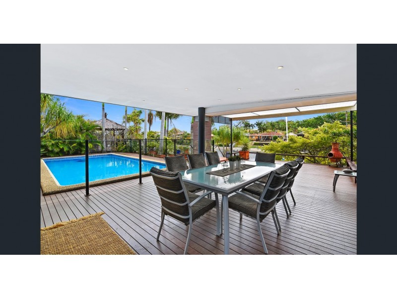 9 Bombala Street, Broadbeach Waters QLD 4218