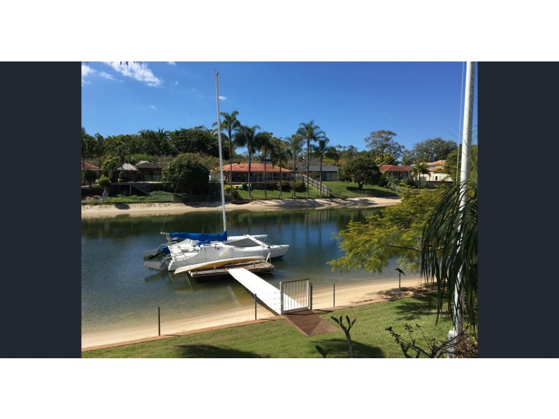 9 Bombala Street, Broadbeach Waters QLD 4218