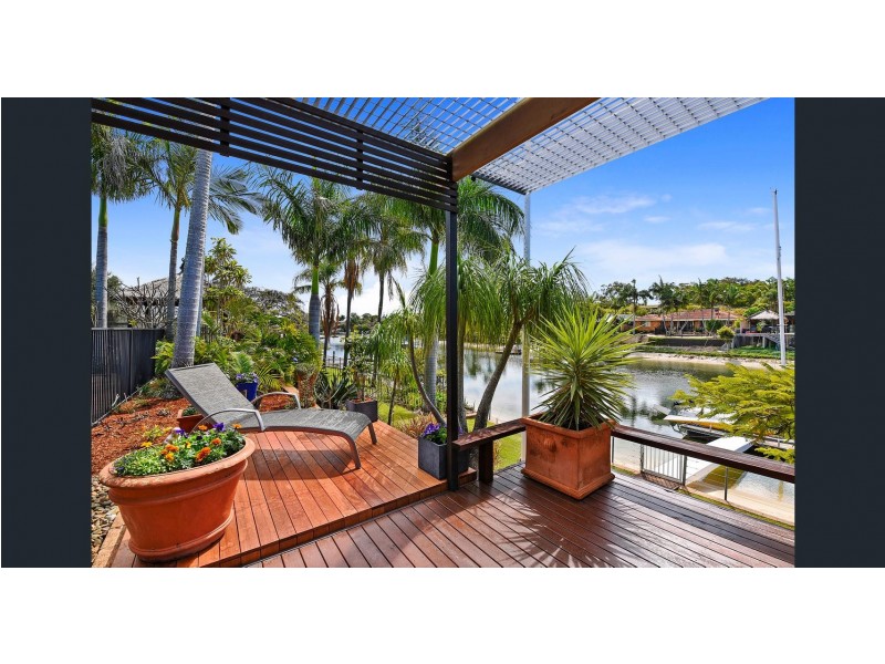 9 Bombala Street, Broadbeach Waters QLD 4218