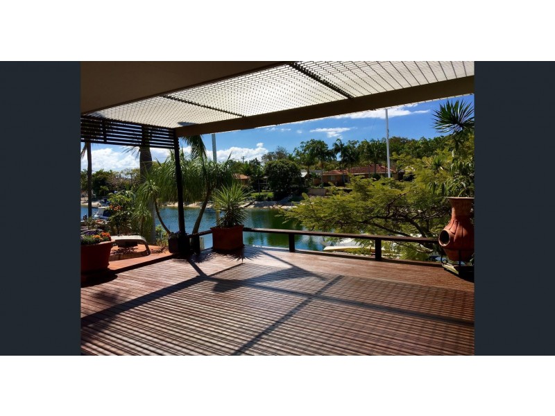 9 Bombala Street, Broadbeach Waters QLD 4218