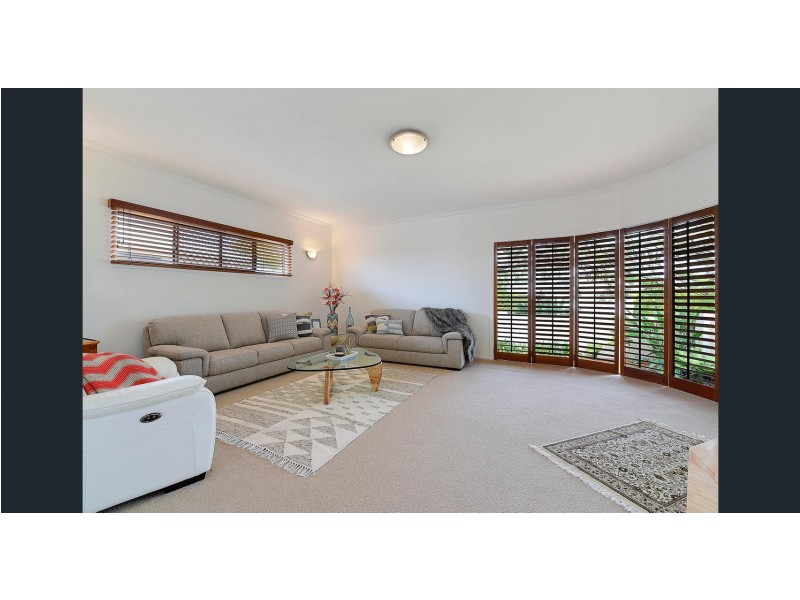 9 Bombala Street, Broadbeach Waters QLD 4218