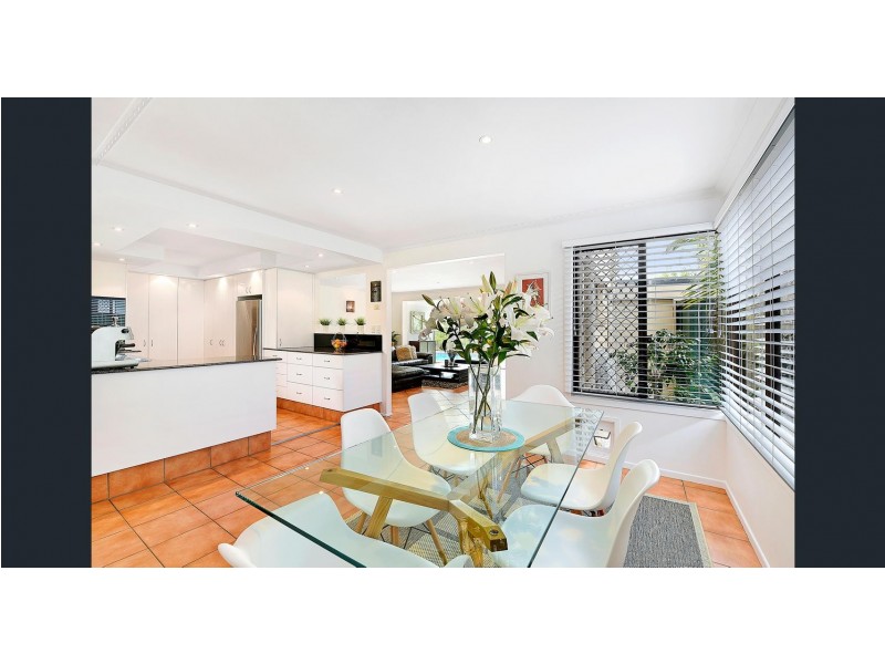 9 Bombala Street, Broadbeach Waters QLD 4218