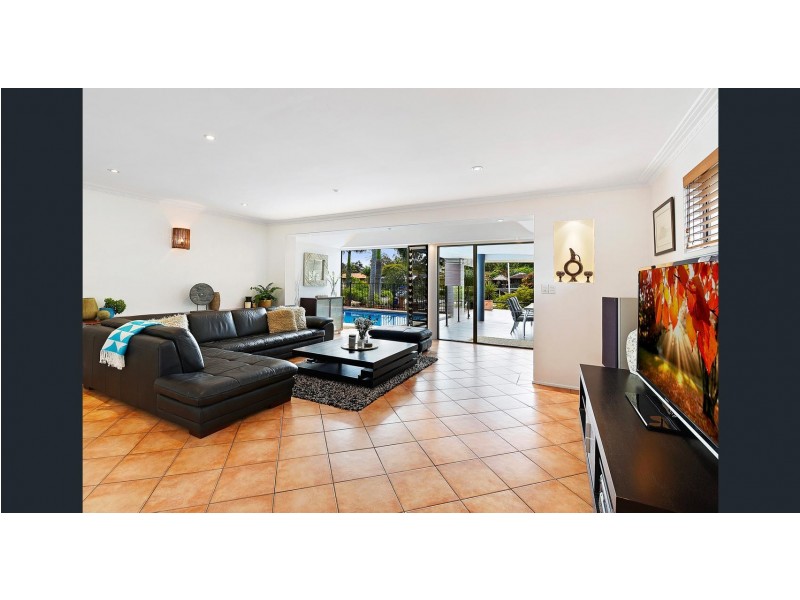 9 Bombala Street, Broadbeach Waters QLD 4218