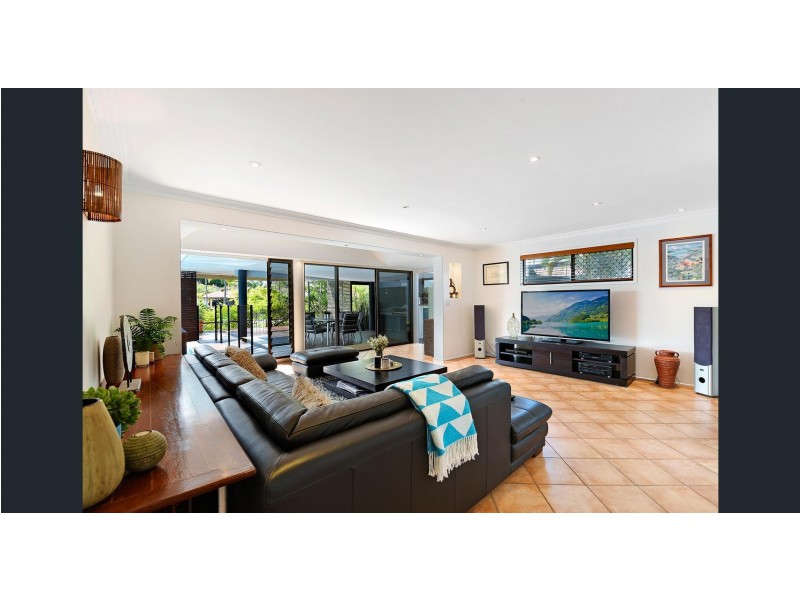 9 Bombala Street, Broadbeach Waters QLD 4218