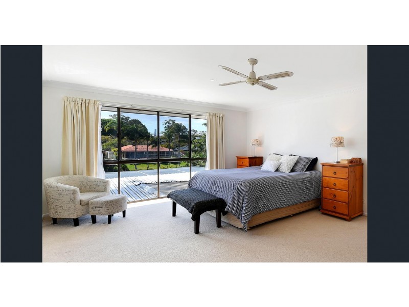 9 Bombala Street, Broadbeach Waters QLD 4218