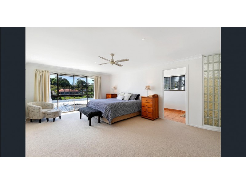 9 Bombala Street, Broadbeach Waters QLD 4218