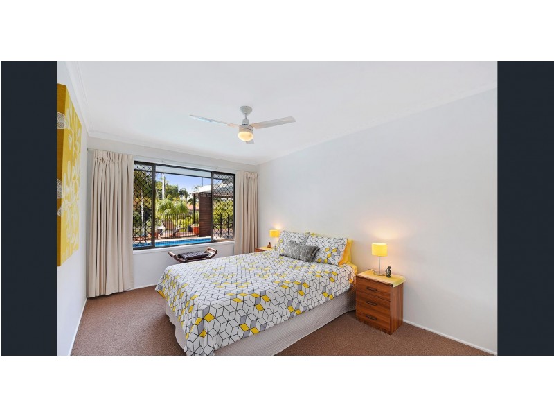 9 Bombala Street, Broadbeach Waters QLD 4218