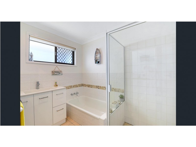 9 Bombala Street, Broadbeach Waters QLD 4218