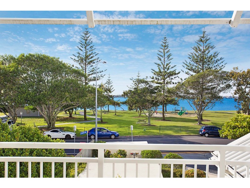 104/212 ‘Windsong’ Marine Parade, Labrador QLD 4215