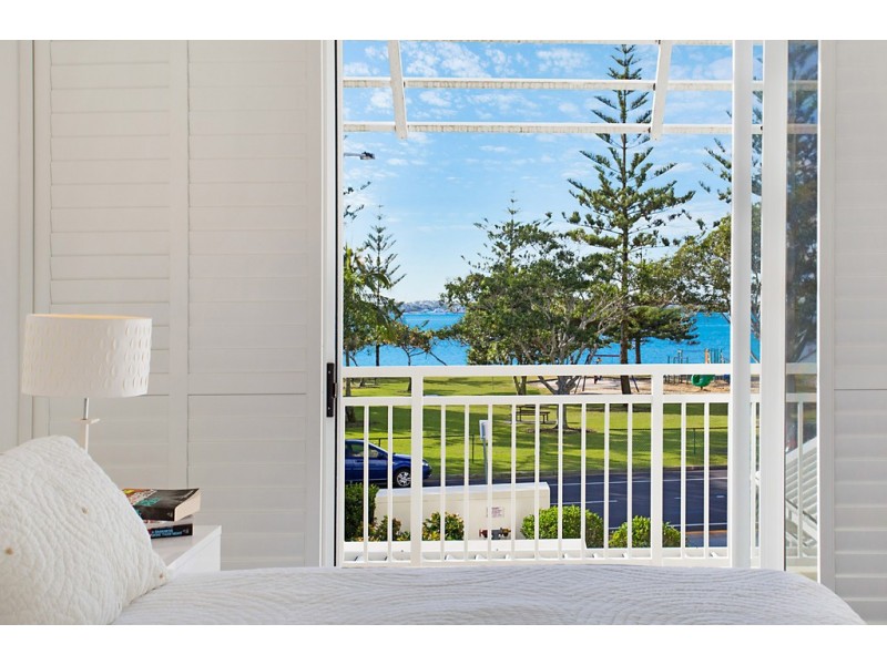 104/212 ‘Windsong’ Marine Parade, Labrador QLD 4215