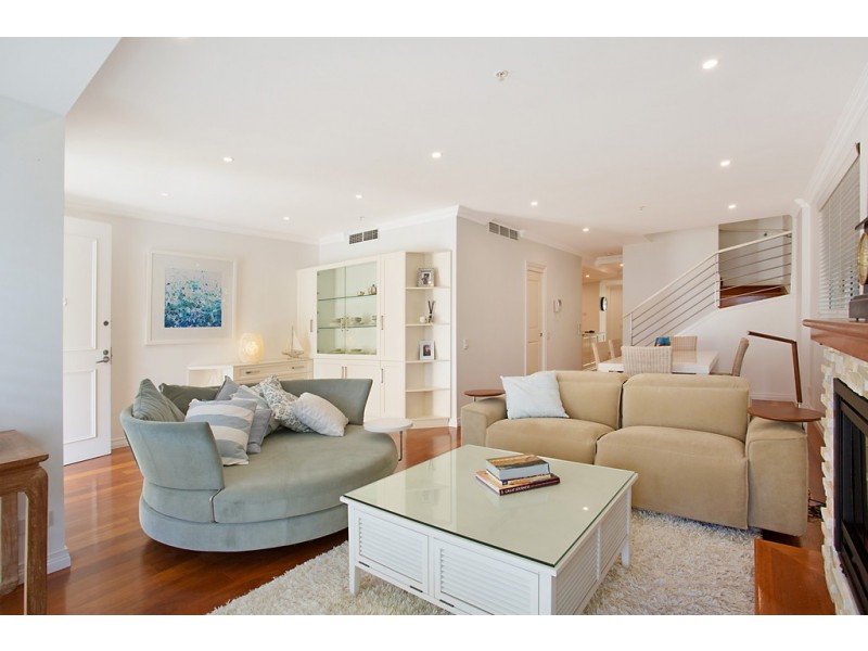 104/212 ‘Windsong’ Marine Parade, Labrador QLD 4215