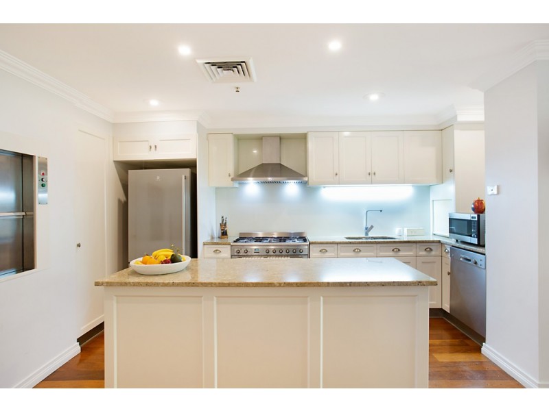 104/212 ‘Windsong’ Marine Parade, Labrador QLD 4215