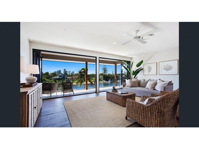 6 Sundowner Court, Mermaid Waters QLD 4218