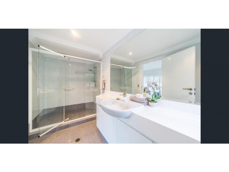 102 Cabana Boulavard, Benowa Waters QLD 4217