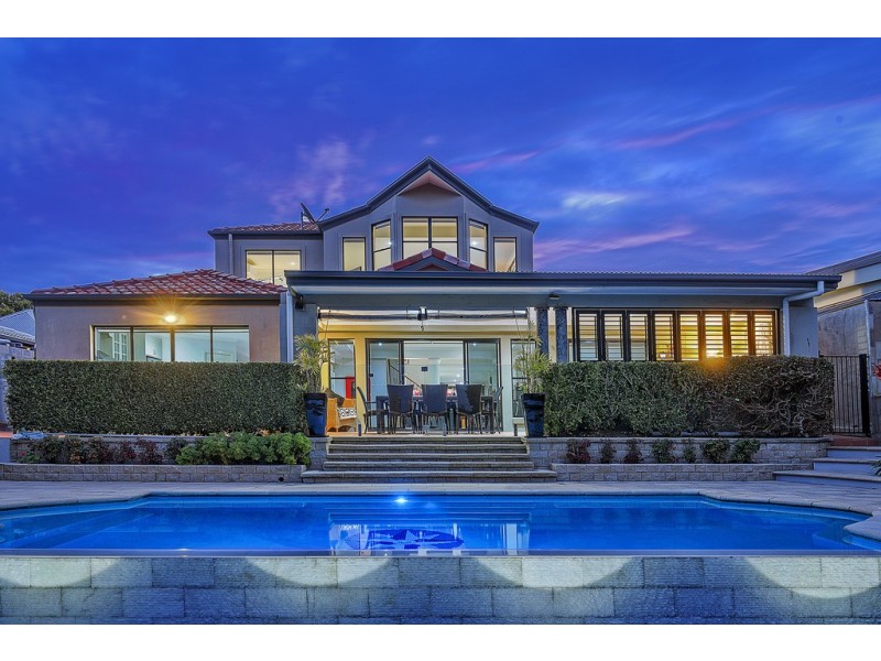 32 Rio Vista Boulevard, Broadbeach Waters QLD 4218