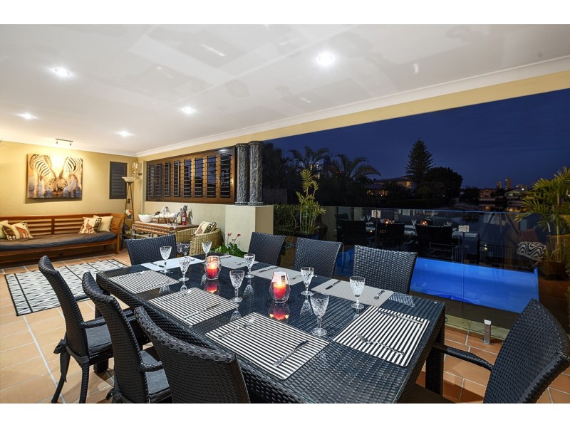 32 Rio Vista Boulevard, Broadbeach Waters QLD 4218