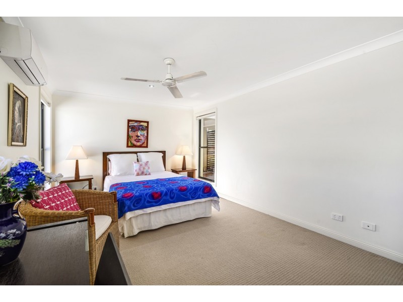 32 Rio Vista Boulevard, Broadbeach Waters QLD 4218