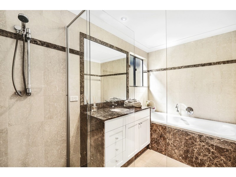 32 Rio Vista Boulevard, Broadbeach Waters QLD 4218