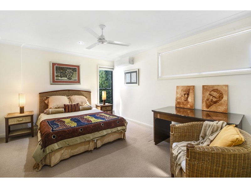 32 Rio Vista Boulevard, Broadbeach Waters QLD 4218