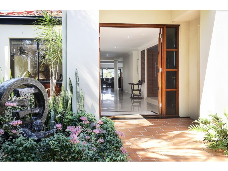 32 Rio Vista Boulevard, Broadbeach Waters QLD 4218