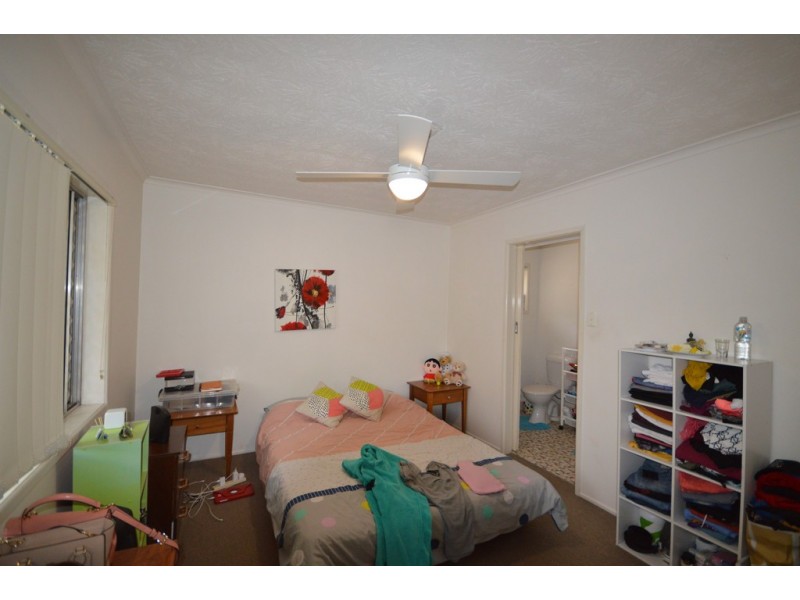 1/12 Parneno Street, Chevron Island QLD 4217