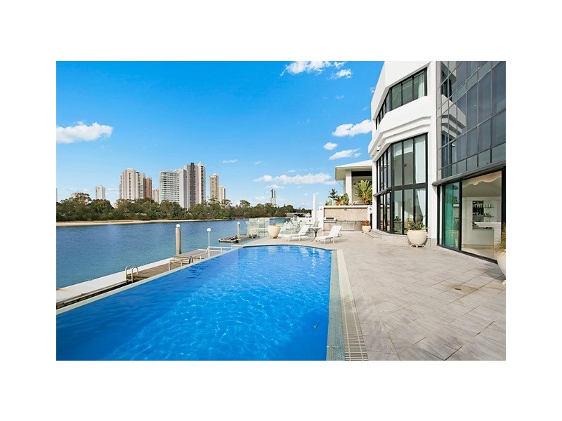 77 Commodore Dr, Paradise Waters QLD 4217