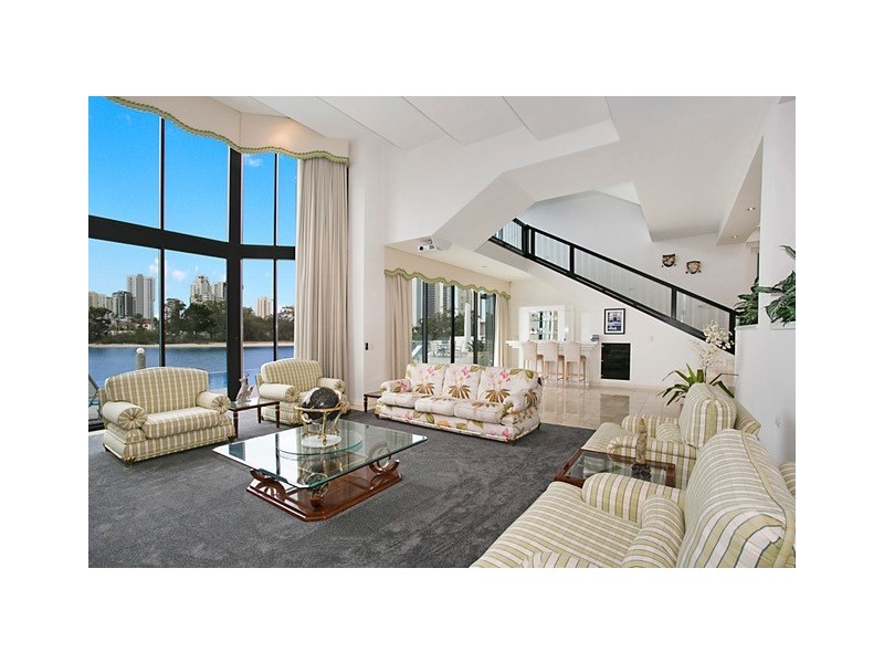 77 Commodore Dr, Paradise Waters QLD 4217