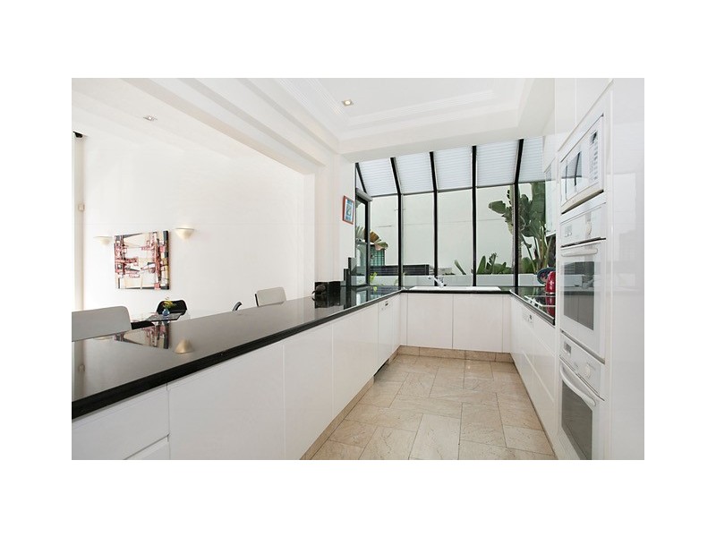 77 Commodore Dr, Paradise Waters QLD 4217