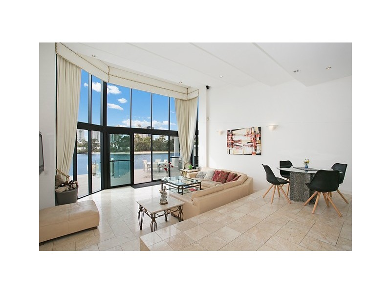 77 Commodore Dr, Paradise Waters QLD 4217