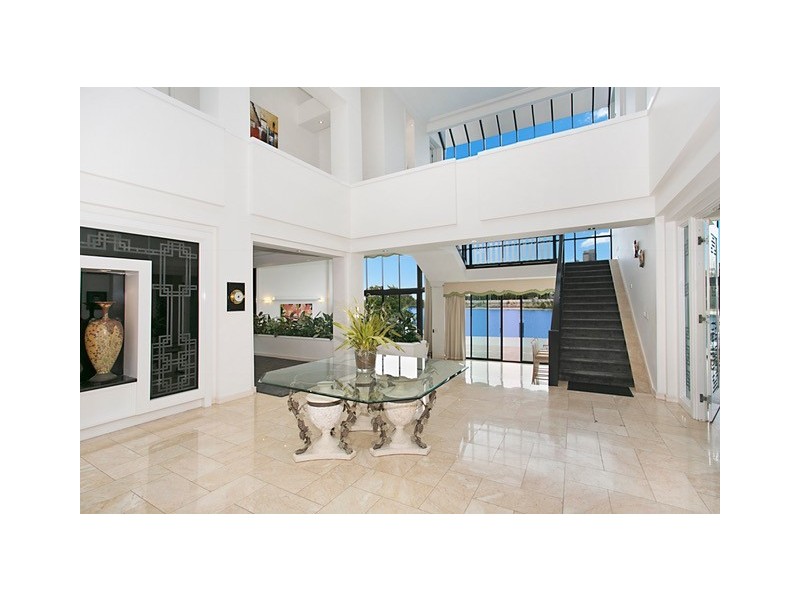 77 Commodore Dr, Paradise Waters QLD 4217