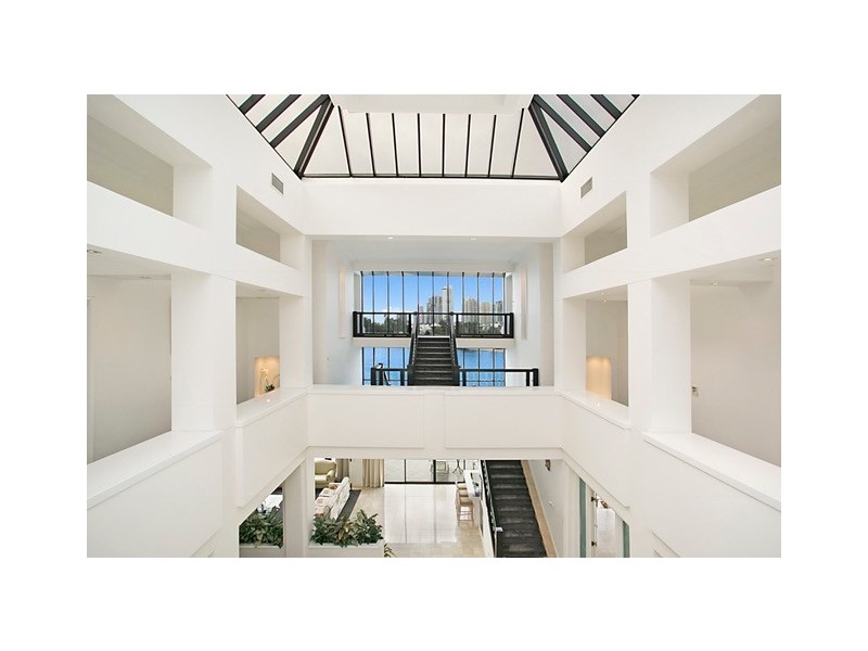 77 Commodore Dr, Paradise Waters QLD 4217