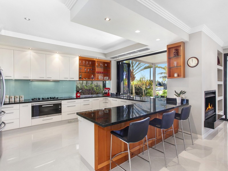 1 Rowes Court, Sorrento QLD 4217