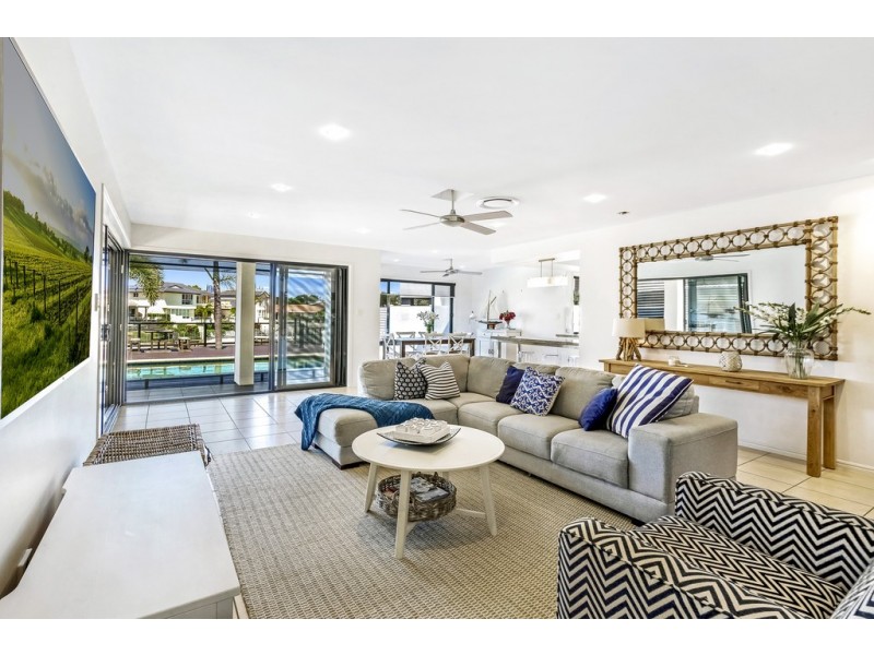 2 Kookaburra Court, Sorrento QLD 4217