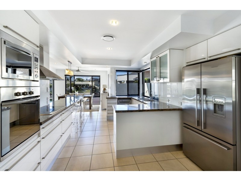 2 Kookaburra Court, Sorrento QLD 4217
