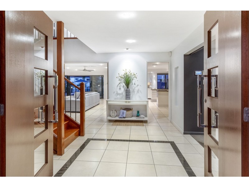 2 Kookaburra Court, Sorrento QLD 4217