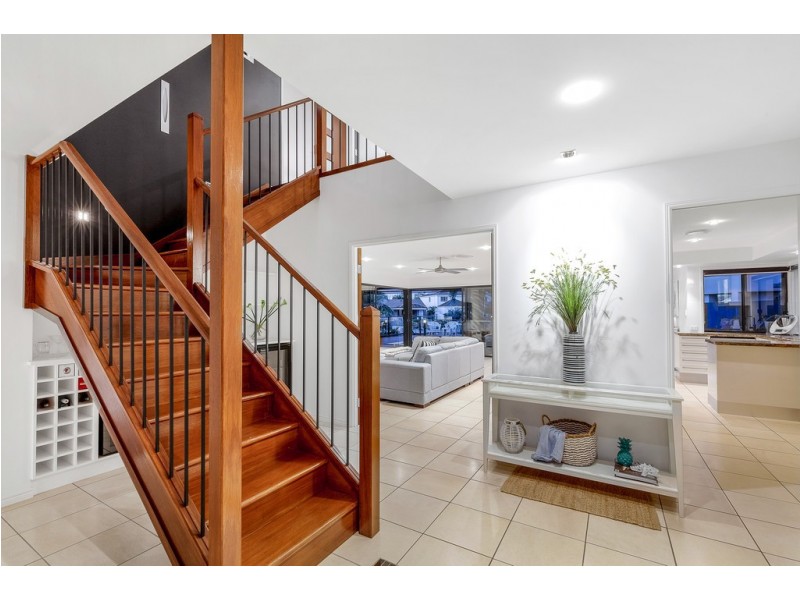 2 Kookaburra Court, Sorrento QLD 4217