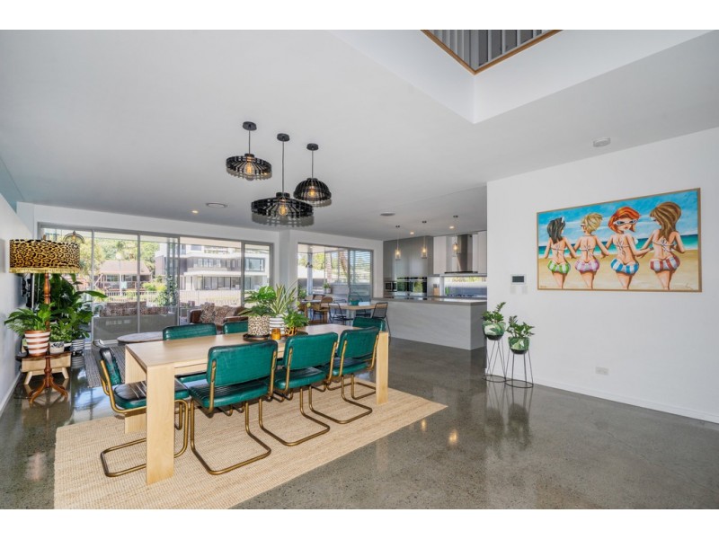 10 Lotus Key, Broadbeach Waters QLD 4218