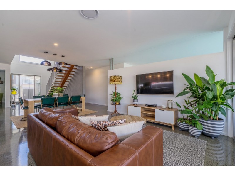 10 Lotus Key, Broadbeach Waters QLD 4218