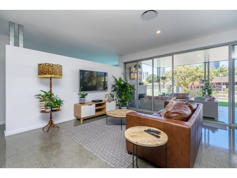 10 Lotus Key, Broadbeach Waters QLD 4218