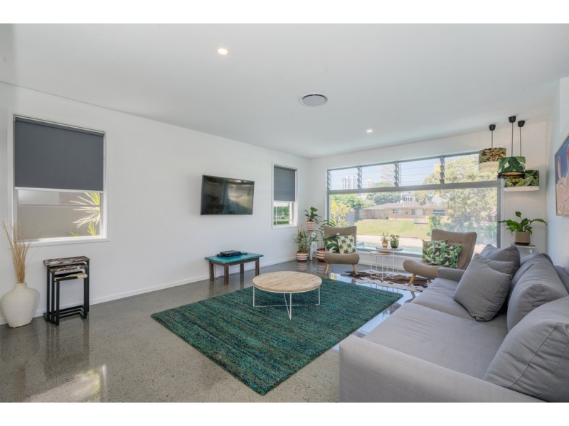 10 Lotus Key, Broadbeach Waters QLD 4218