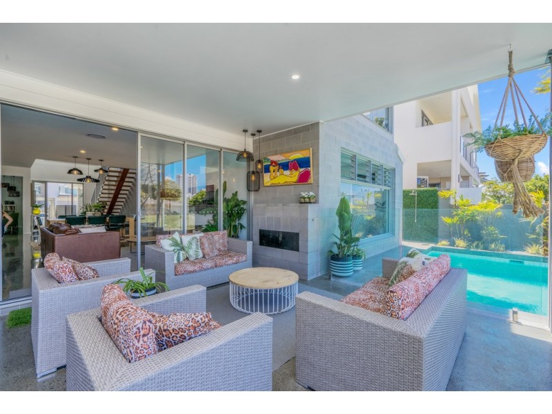 10 Lotus Key, Broadbeach Waters QLD 4218