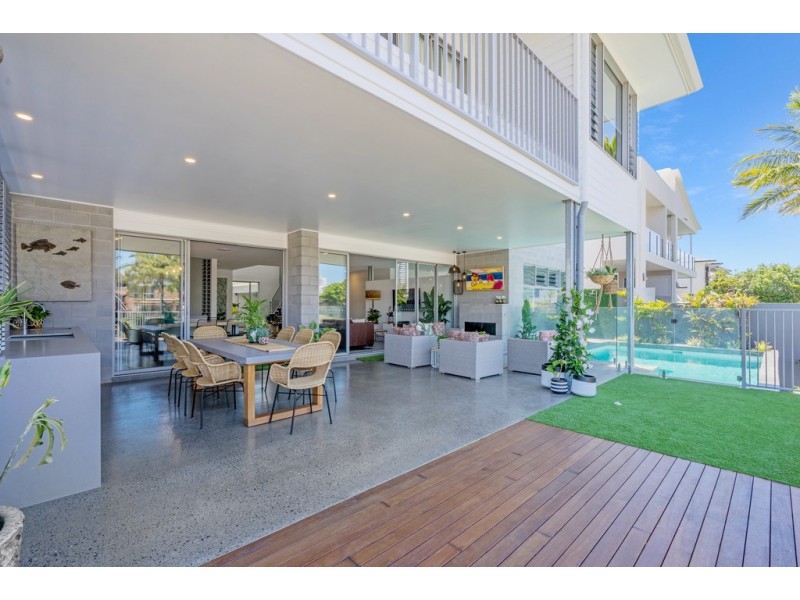 10 Lotus Key, Broadbeach Waters QLD 4218