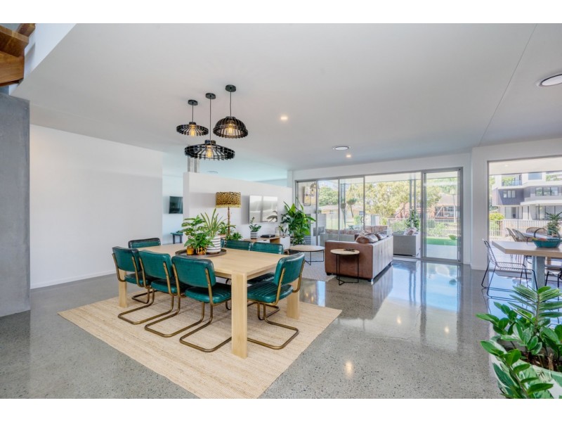 10 Lotus Key, Broadbeach Waters QLD 4218